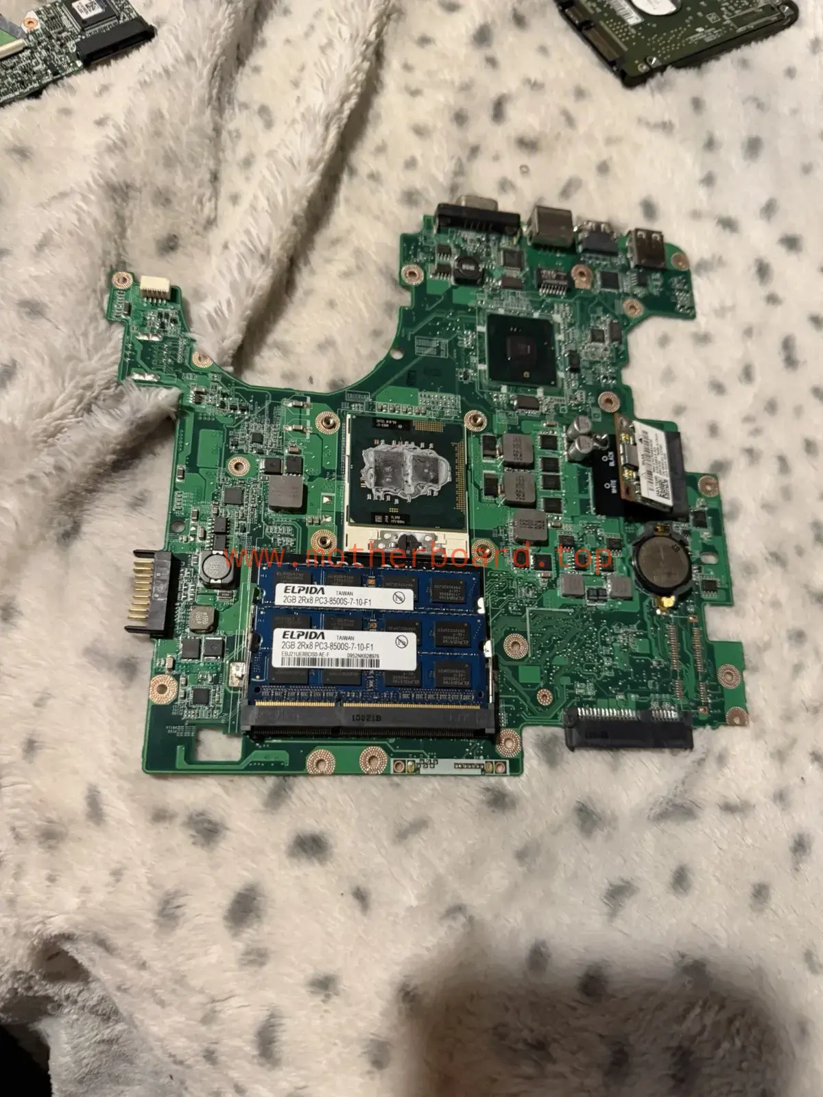 DELL Inspiron 1564 Motherboard DAUM3BMB6E0 / SLBMD / 2x2GB