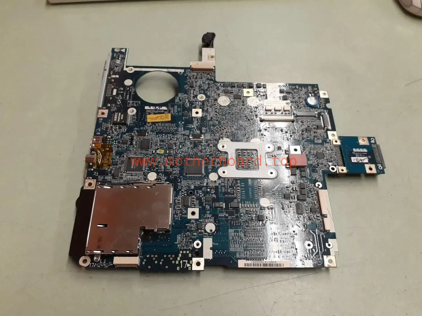 Acer 5520 5520G ICW50 LA-3581P Motherboard / AMDTK55HAX4DC / 1x2GB 1x1GB 4